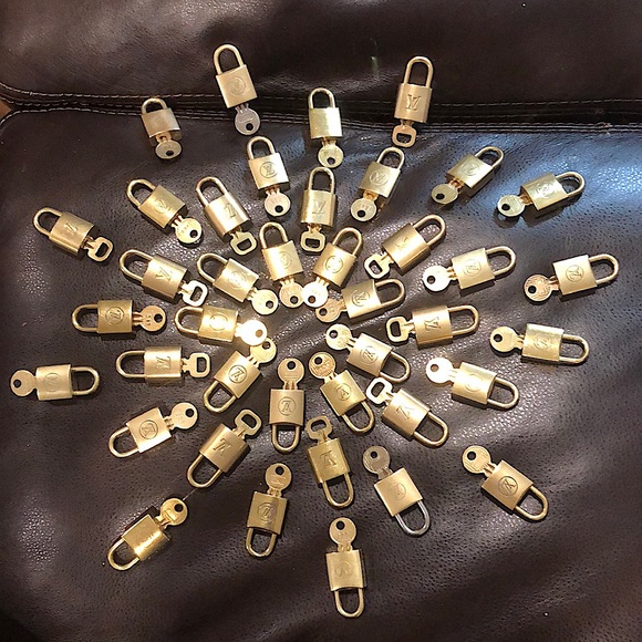 Vintage LV Louis Vuitton Padlock Lock & Key 202 - Picture 9 of 10